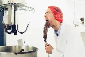 LR To launch their chocolate factory opening in Spring, 2016, Mackie's are offering humans the sweetest job in the world. www.mackies.co.uk 2
