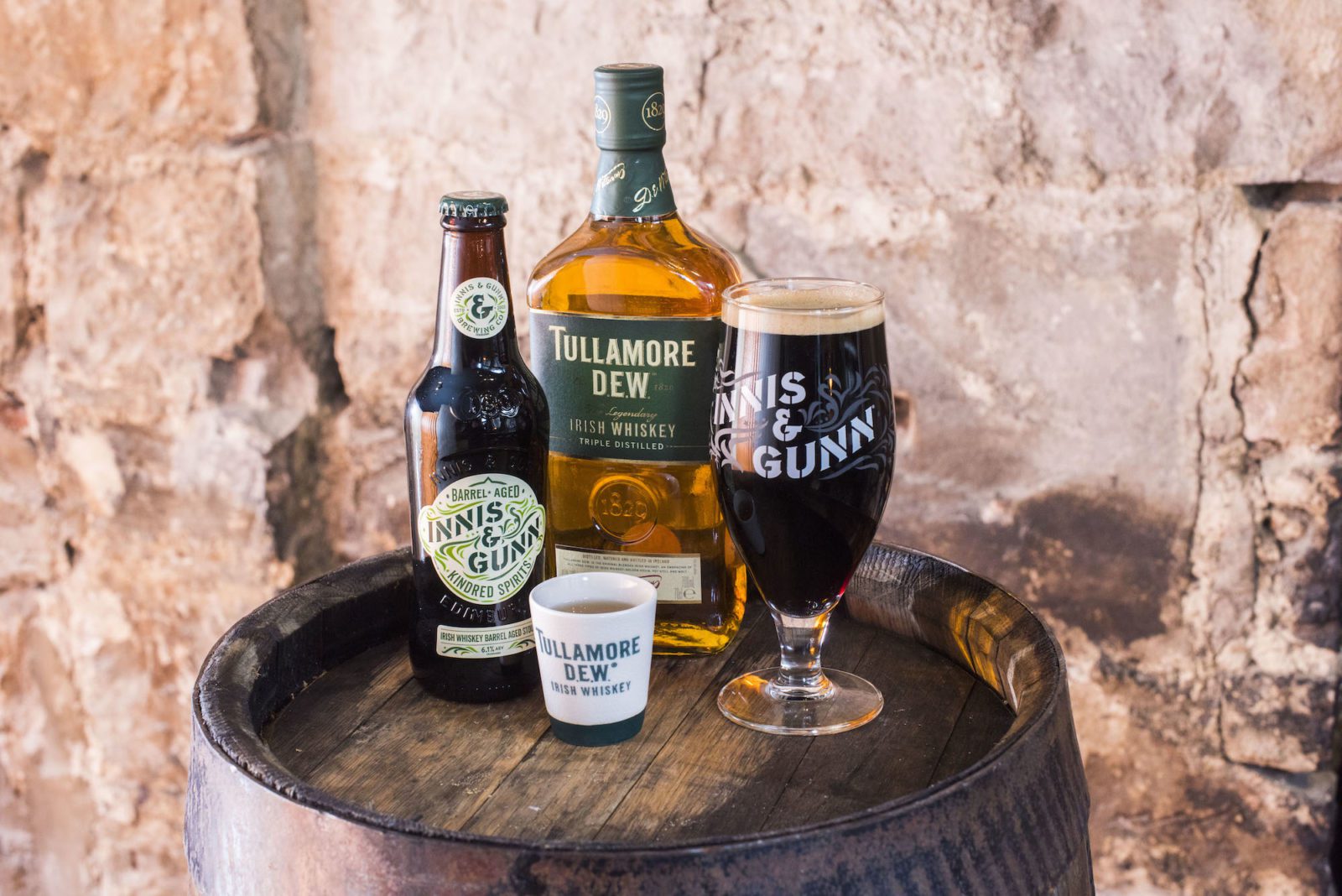 Black irish whiskey with stout. Black Irish Whiskey Stout. Виски Wishes. Ирис виски. Irish Slammer.