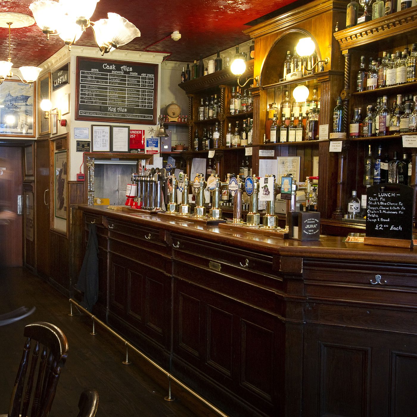 The 7 best Whisky  Bars  in Edinburgh  during the Fringe 