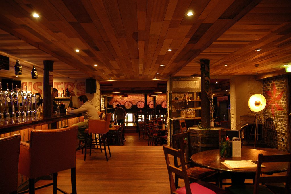 The 7 best Whisky Bars in Edinburgh during the Fringe (according to a