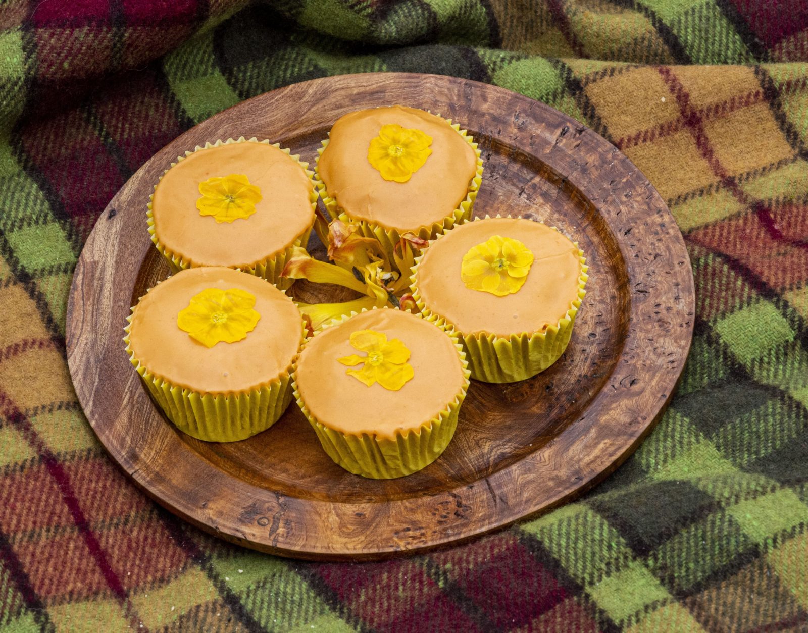 Vanilla and Sea Buckthorn cupcake with edible flower