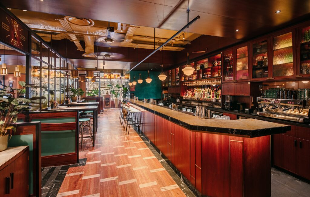 Dentro de Dishoom Glasgow y menú