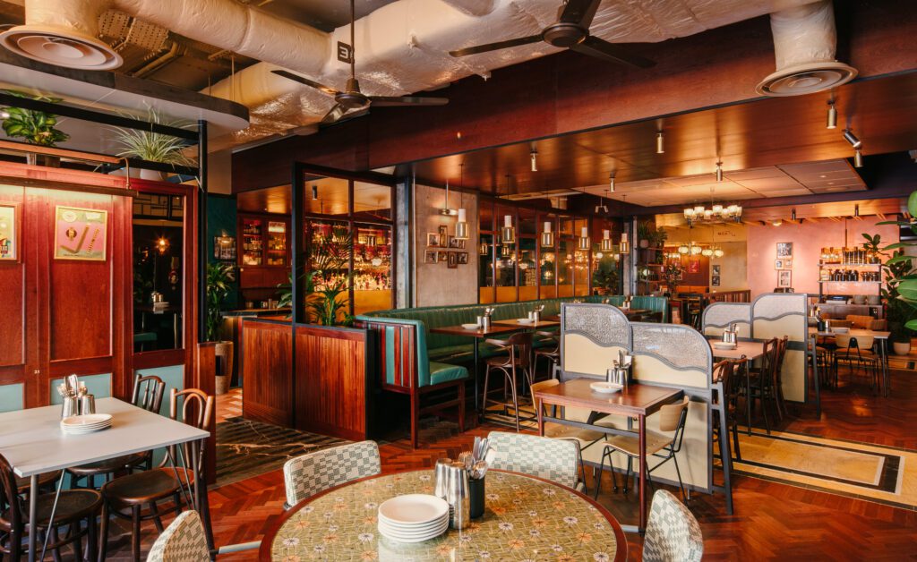 Dentro de Dishoom Glasgow y menú